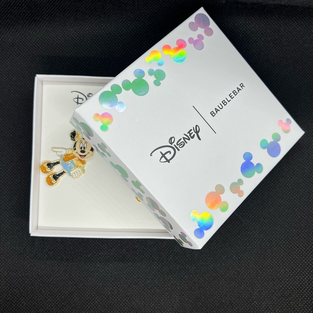 NEW BaubleBar x Disney Minnie Mouse in Fall Clothes Holding Coffee Earrings - Picture 2 of 14